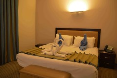 King-Size-Bed-Room-01-2500