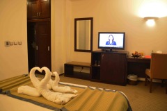 King-Size-Bed-Room-02-2500